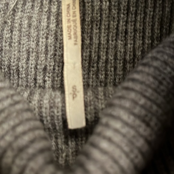Free People turtleneck in women’s size small. Gently used. - Picture 3 of 4